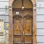 아파트 어센틱 클라우절 아파트먼트
